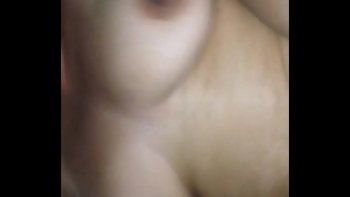 Привязав сучку к своей тяжелой штанге и пристроившись к её мокрому влагалищу хуем