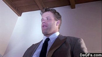 Парнишка никогда не разменивался на банальный трах и теперь пришел к зрелой любовнице полным сил и...