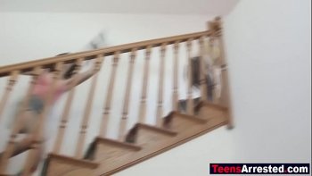 Грудастые лесбиянки трахаются в полицейском участке порно видео