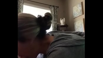 Сосущая мать заметила в стене мужской хер