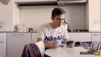 Русских мам Лаура