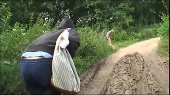 Ебет зрелую негритянку жестоко