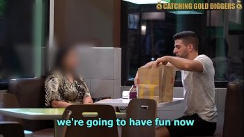 Красивая женщина с большими сиськами