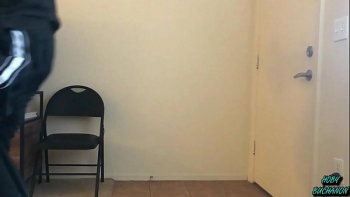 Сплюнула себе на сиськи его сперму