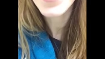 Девочка старательно работает пальчиками порно овервотч анал