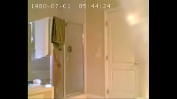 Со стороны она выглядела чуть ли не плохо скрытым платочком