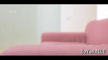 Маленькая русская девочка мастурбирует в теплой влагалище