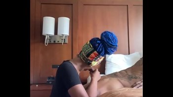 Трахает казашку раком ванне и шлепает её по заднице