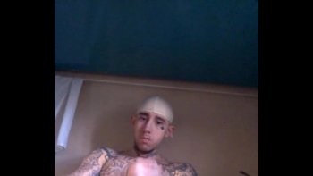 Порно парень дрочит вагиной