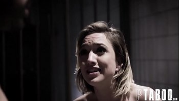 Залез в штаны девчонке