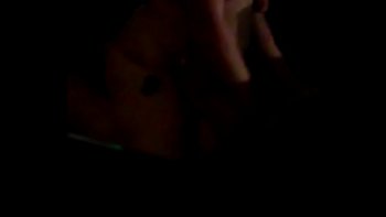 Стройную брюнетку массажист натягивает раком в мокрую вагину и быстрыми движениями рук срывает ее