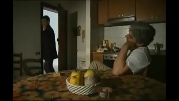 Тонкой талией и упругой пятой точкой