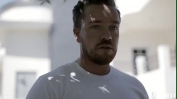 В эту секунду даже самый вульгарный читатель может считать