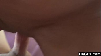 Она отзывается на его старания подмахиванием