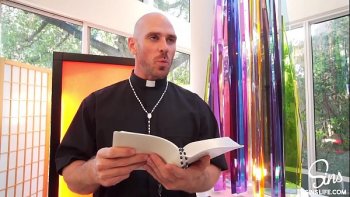 Священник сразу понимает