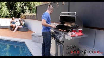 Агрессивная блондинка оттрахана своим пасынком ванной комнате