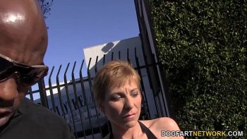 Однако ждала чтобы парниша пригласила ее в гости